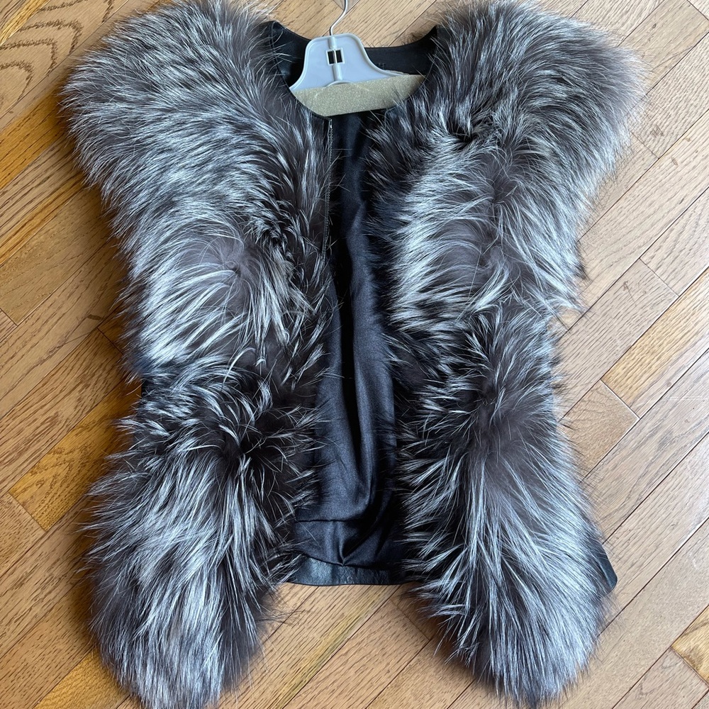 Silver fox fur vest s-xs
